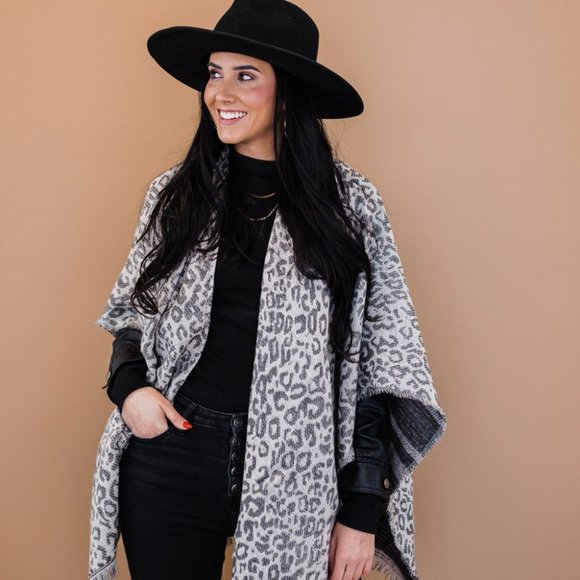 Leopard Print Reversible Open Front Cardigan - Picture 5 of 6